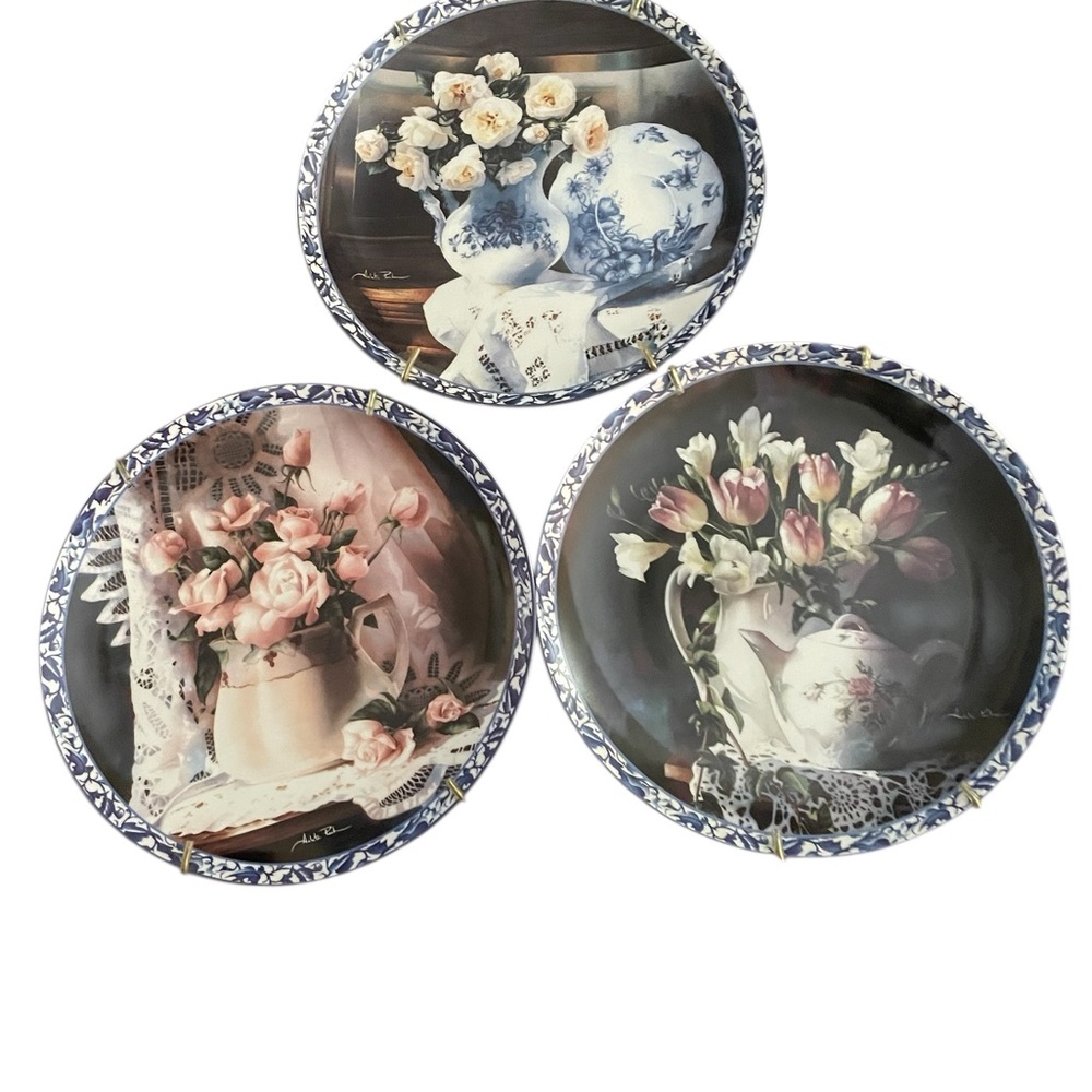 The Bradford Exchange Blue and White Floral Plate Set